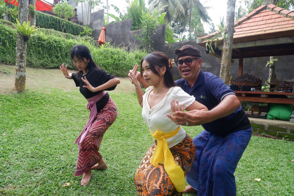 Balinese Heritage Experience: Offerings, Dance, & Music Workshop with Tea Time