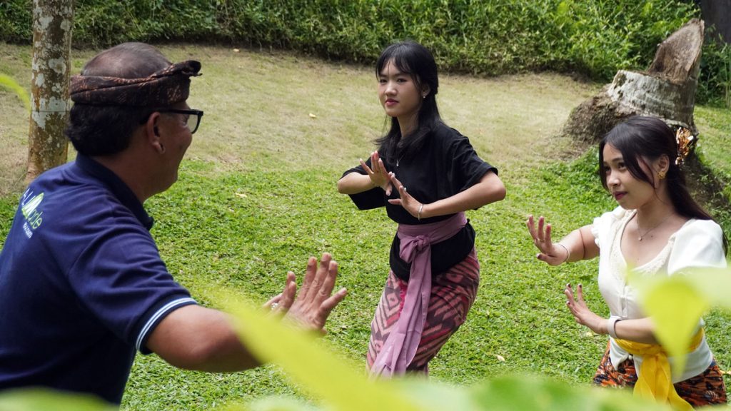 Balinese Heritage Experience: Offerings, Dance, & Music Workshop with Tea Time